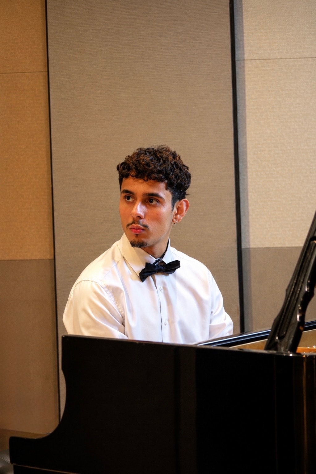 Daniel Espinoza performing